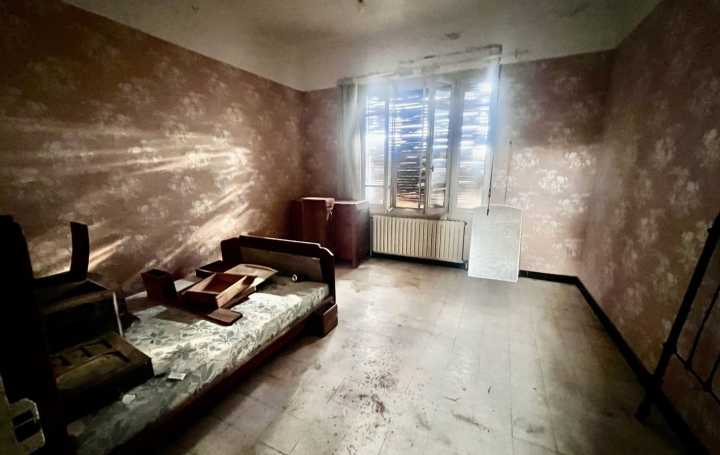 Villa SAINT-GILLES (30800)  135 m2 230 000 € 