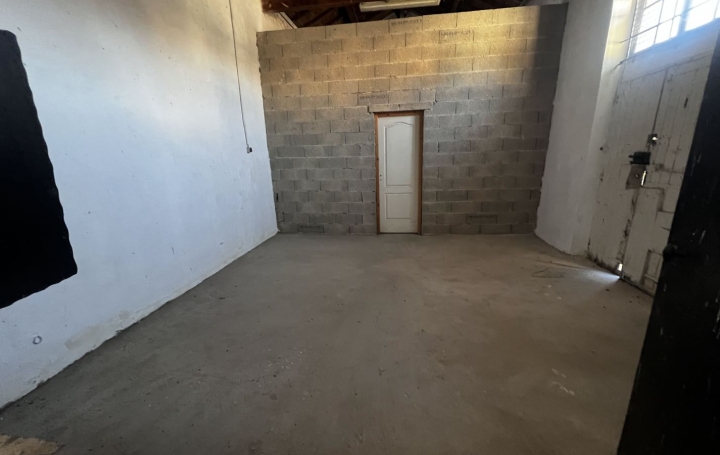 Autre SAINT-GILLES (30800)  90 m2 55 000 € 