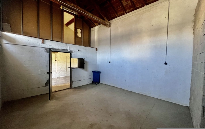 Autre SAINT-GILLES (30800)  90 m2 55 000 € 