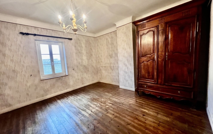 Maison de village SAINT-GILLES (30800)  239 m2 270 000 € 