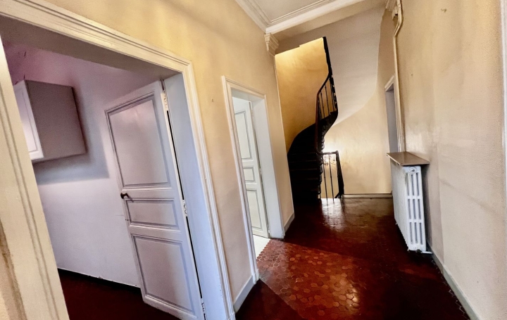 Maison de village SAINT-GILLES (30800)  239 m2 270 000 € 