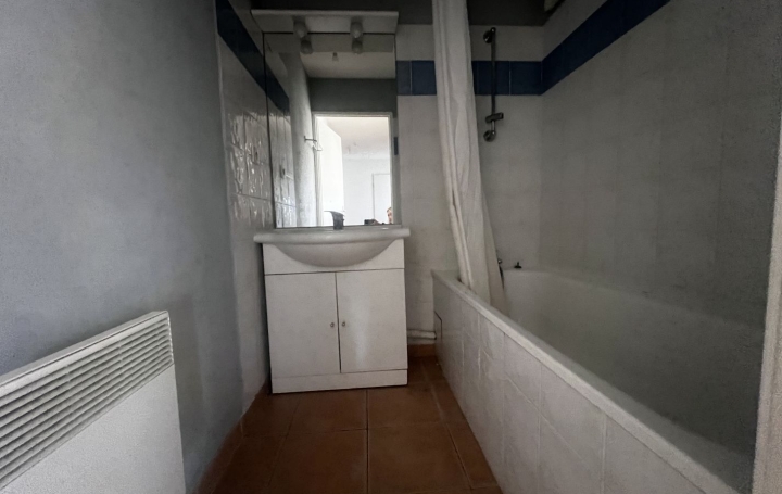 3 Pièces SAINT-GILLES (30800)  54 m2 136 000 € 