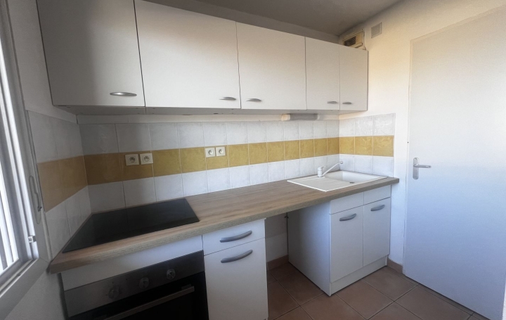 3 Pièces SAINT-GILLES (30800)  54 m2 136 000 € 