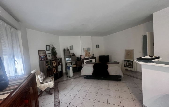 Immeuble SAINT-GILLES (30800)  130 m2 199 000 € 