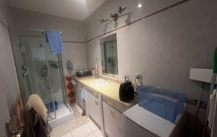 Immeuble SAINT-GILLES (30800)  130 m2 199 000 € 