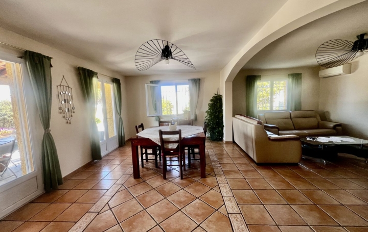 Villa SAINT-GILLES (30800)  160 m2 399 000 € 