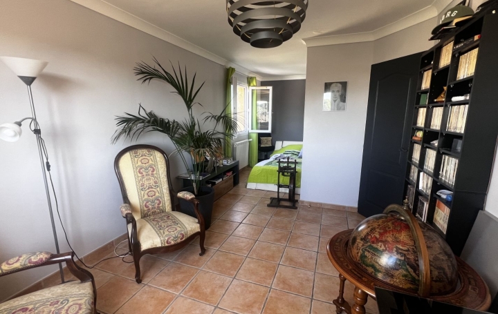 Villa SAINT-GILLES (30800)  160 m2 399 000 € 