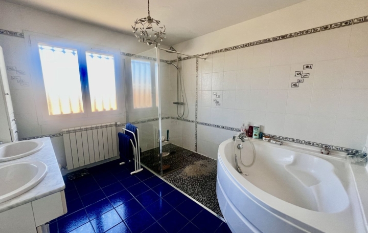 Villa SAINT-GILLES (30800)  160 m2 399 000 € 