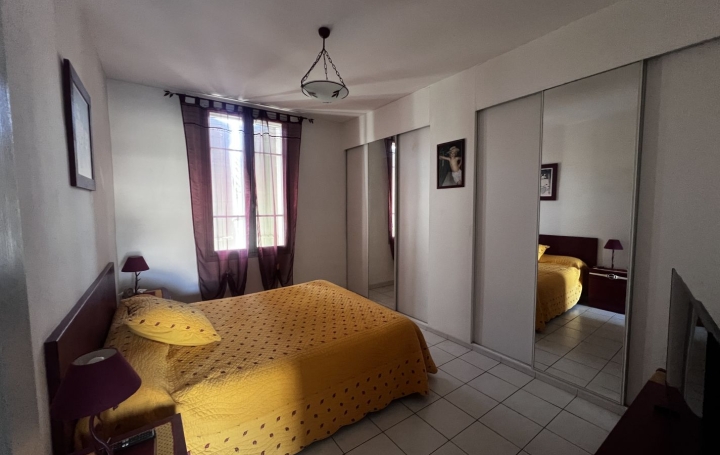 Maison de ville SAINT-GILLES (30800)  115 m2 257 200 € 