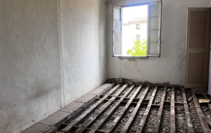 Maison SAINT-GILLES (30800)  220 m2 169 000 € 