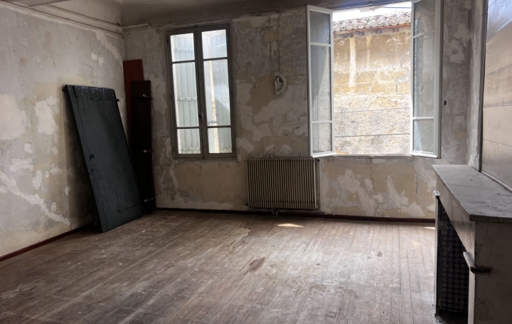 Maison SAINT-GILLES (30800)  220 m2 169 000 € 