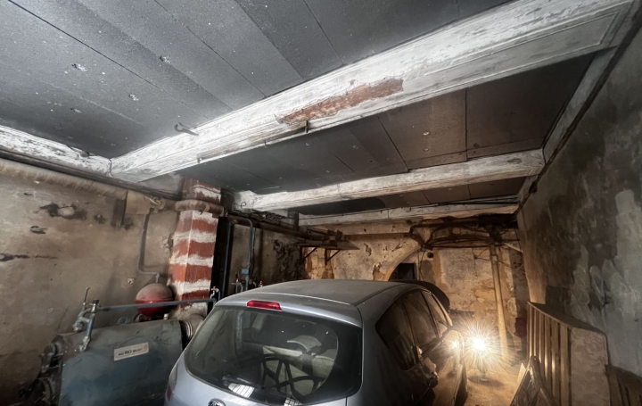 Maison SAINT-GILLES (30800)  220 m2 169 000 € 