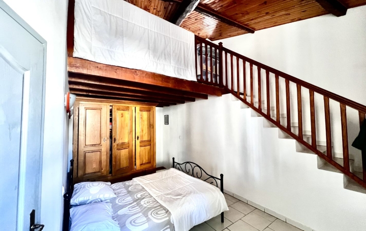 Maison SAINT-GILLES (30800)  59 m2 77 000 € 
