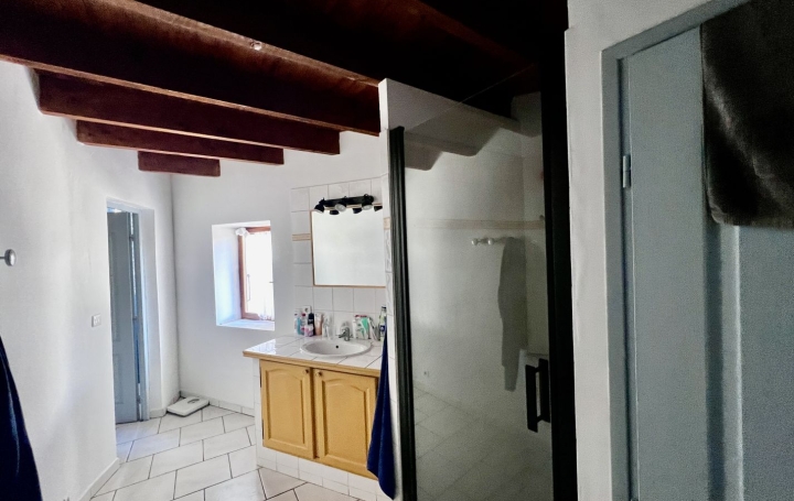 Maison SAINT-GILLES (30800)  59 m2 77 000 € 