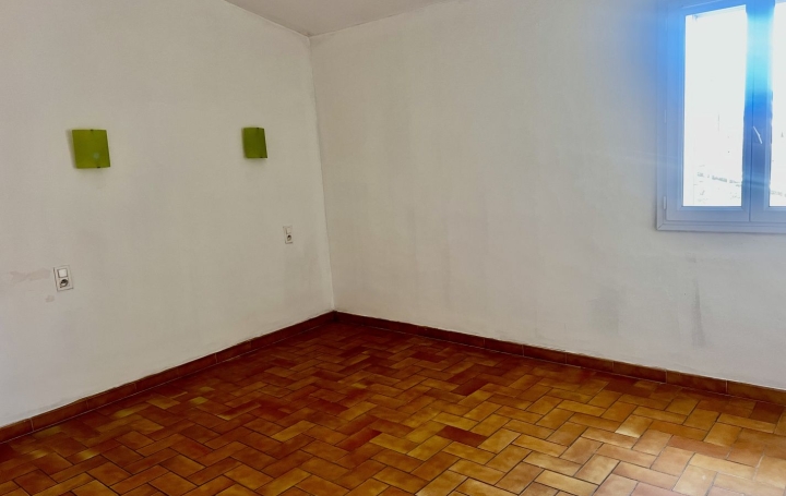 Maison SAINT-GILLES (30800)  111 m2 174 900 € 