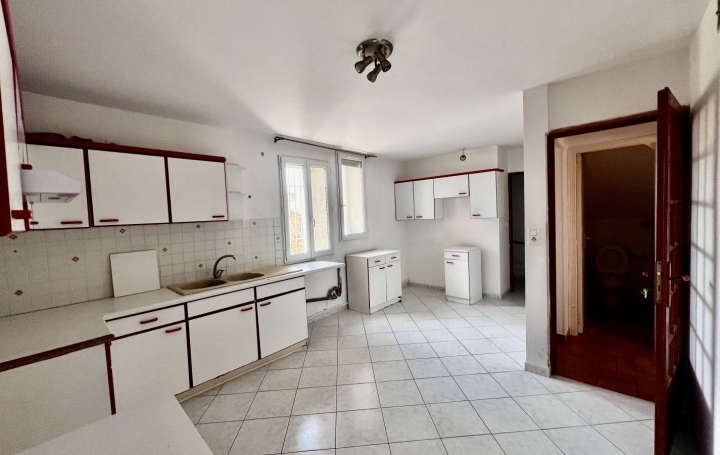 Maison SAINT-GILLES (30800)  111 m2 174 900 € 