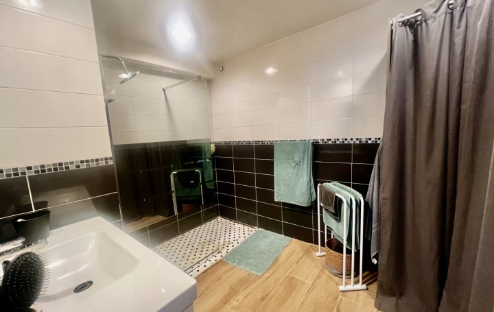 Maison de village SAINT-GILLES (30800)  114 m2 200 000 € 