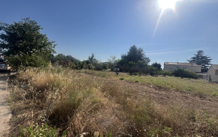 Terrain SAINT-GILLES (30800)  400 m2 132 000 € 