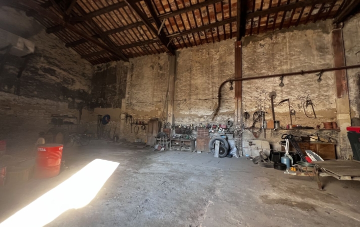 Autre SAINT-GILLES (30800) 250 m<sup>2</sup> 149 000 € 