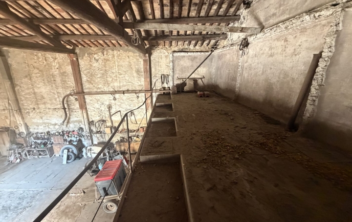 Autre SAINT-GILLES (30800)  250 m2 149 000 € 