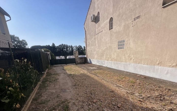 Autre SAINT-GILLES (30800)  250 m2 149 000 € 