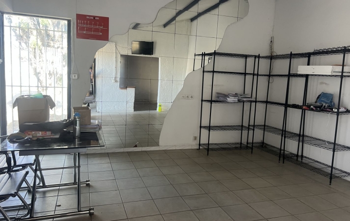 Autre SAINT-GILLES (30800)  500 m2 357 000 € 