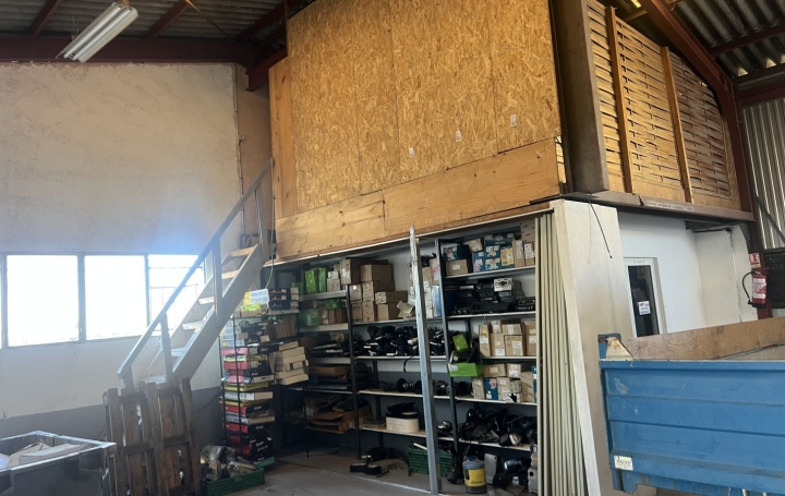 Autre SAINT-GILLES (30800)  500 m2 357 000 € 