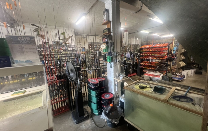 Activité commerciale SAINT-GILLES (30800)  155 m2 95 000 € 