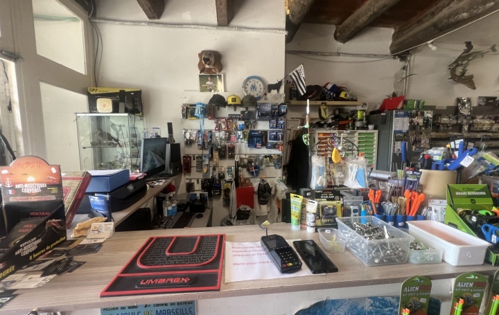 Activité commerciale SAINT-GILLES (30800)  155 m2 95 000 € 