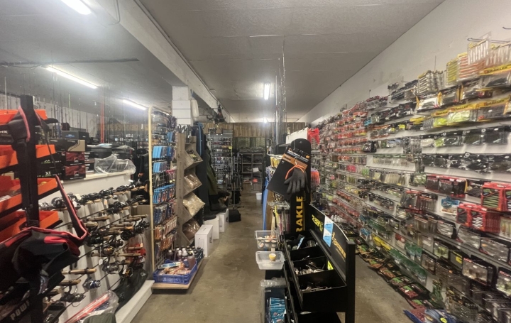 Activité commerciale SAINT-GILLES (30800)  155 m2 95 000 € 