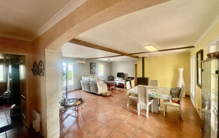 Villa SAINT-GILLES (30800)  116 m2 299 000 € 
