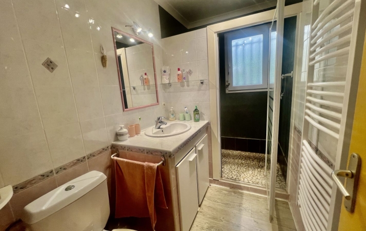 Villa SAINT-GILLES (30800)  116 m2 299 000 € 