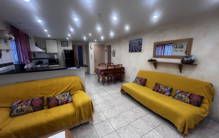 Villa SAINT-GILLES (30800)  180 m2 437 000 € 