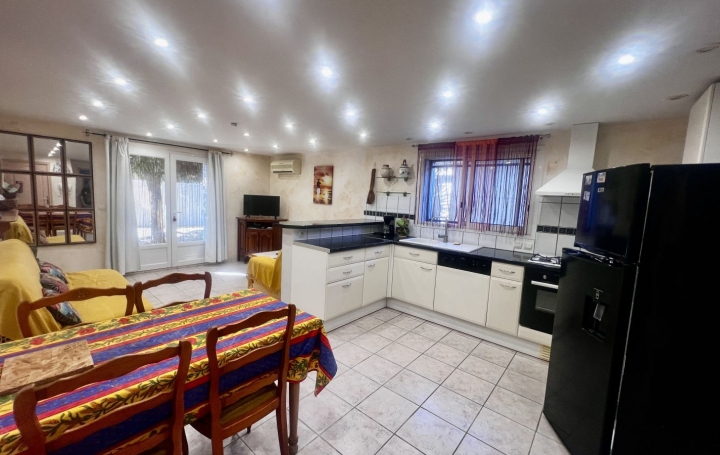 Villa SAINT-GILLES (30800)  180 m2 437 000 € 