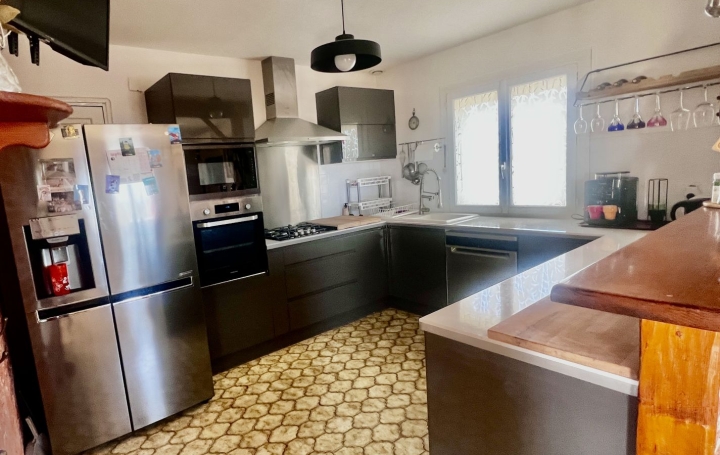 Villa SAINT-GILLES (30800)  180 m2 437 000 € 