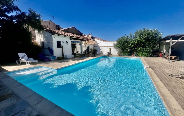 Villa SAINT-GILLES (30800)  180 m2 437 000 € 