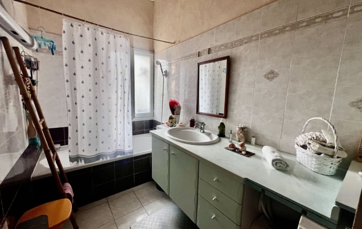 Maison SAINT-GILLES (30800)  91 m2 150 000 € 
