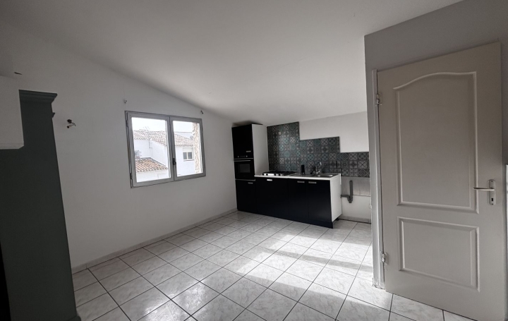 Immeuble SAINTES-MARIES-DE-LA-MER (13460)  400 m2 560 000 € 