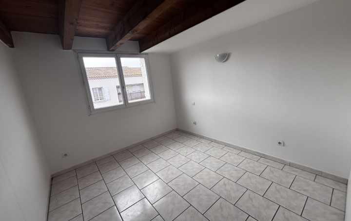Immeuble SAINTES-MARIES-DE-LA-MER (13460)  400 m2 560 000 € 