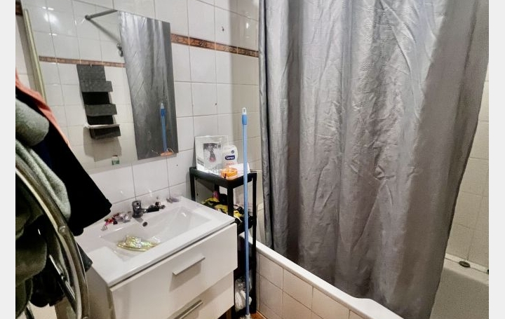 Immeuble SAINT-GILLES (30800)  210 m2 299 000 € 