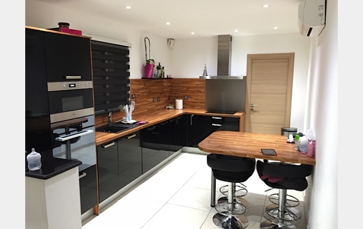 Villa SAINT-GILLES (30800)  132 m2 389 000 € 