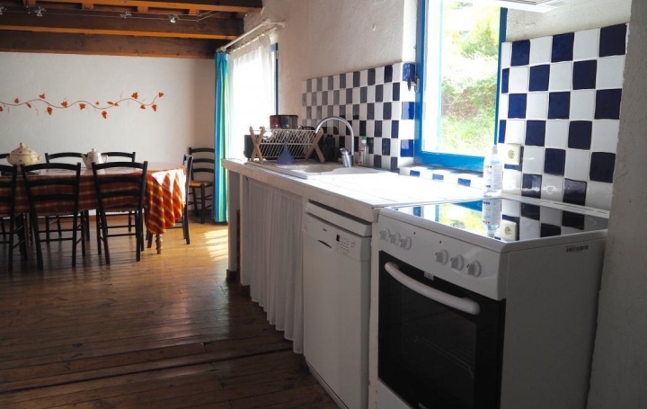 Maison CASCASTEL-DES-CORBIERES (11360)  165 m2 296 000 € 