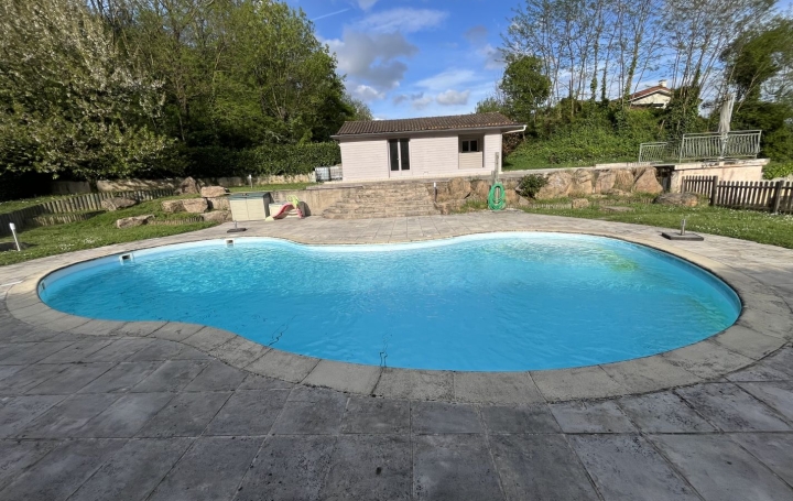 Maison FRANS (01480)  225 m2 650 000 € 