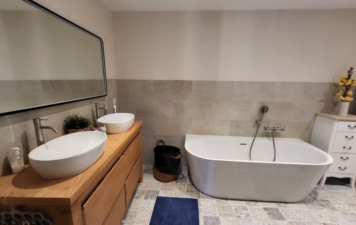 3 Pièces JARNIOUX (69640)  93 m2 285 000 € 