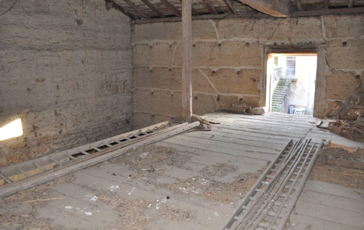 Maison MONTMERLE-SUR-SAONE (01090)  132 m2 158 000 € 