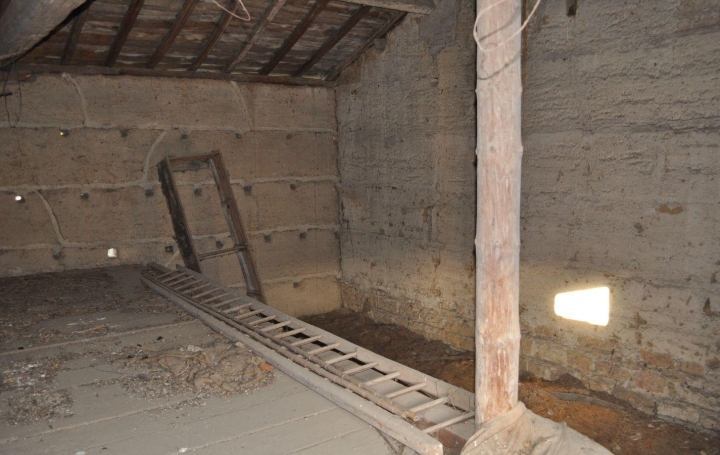 Maison MONTMERLE-SUR-SAONE (01090)  132 m2 158 000 € 