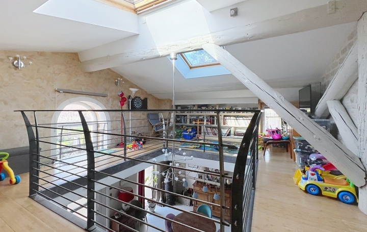 Maison LUCENAY (69480)  192 m2 568 000 € 