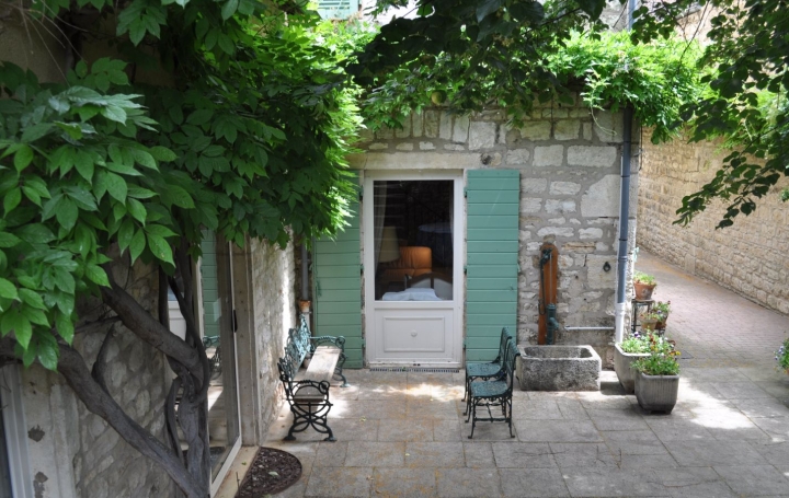 Maison LUCENAY (69480)  242 m2 595 000 € 
