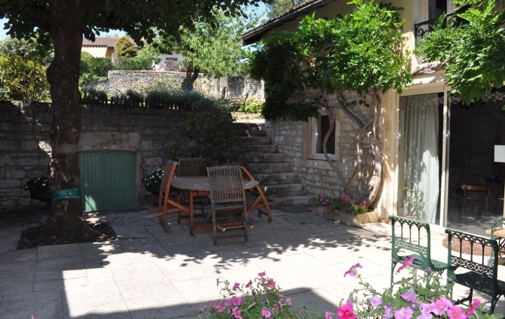 Maison LUCENAY (69480)  242 m2 595 000 € 