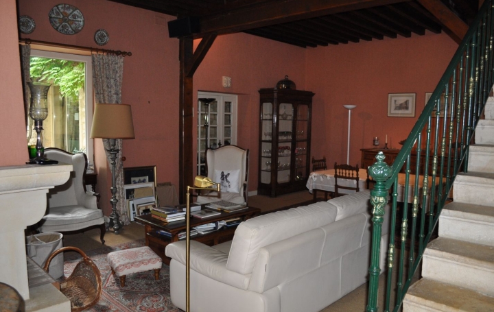 Maison LUCENAY (69480)  242 m2 595 000 € 